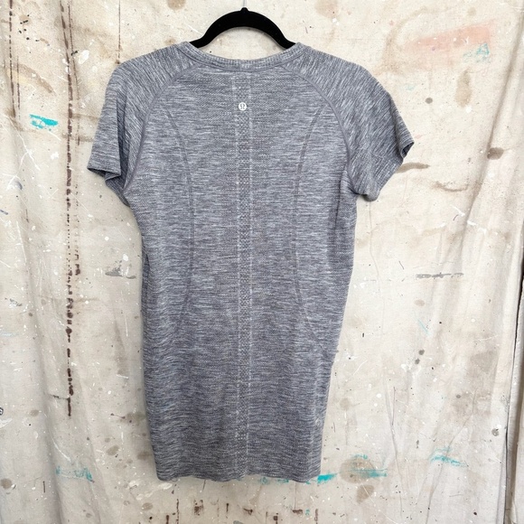 Lululemon Swiftly Tech Short Sleeve Crew, Heathered Slate - Picture 4 of 5